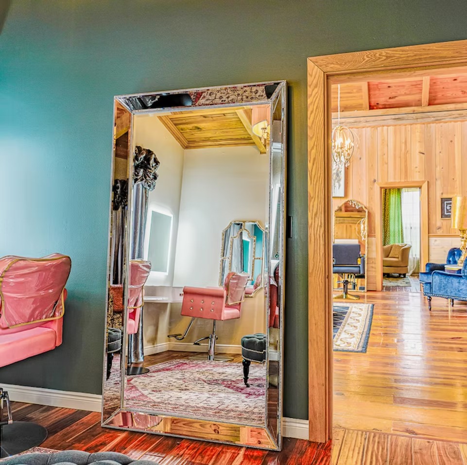 Mirrored dressing room in the bridal suite at The Barn at Cottonwood Ranch