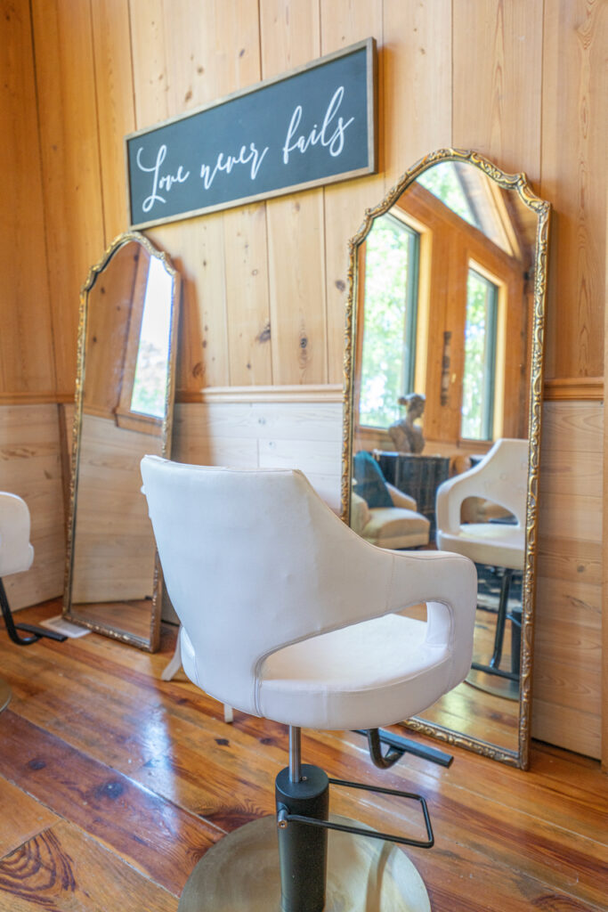Bridal suite styling chair and mirrors at The Barn at Cottonwood Ranch